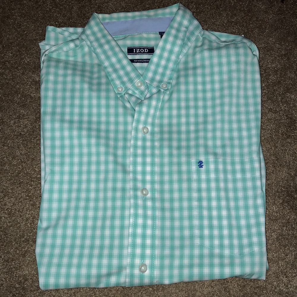 IZOD short sleeve button down